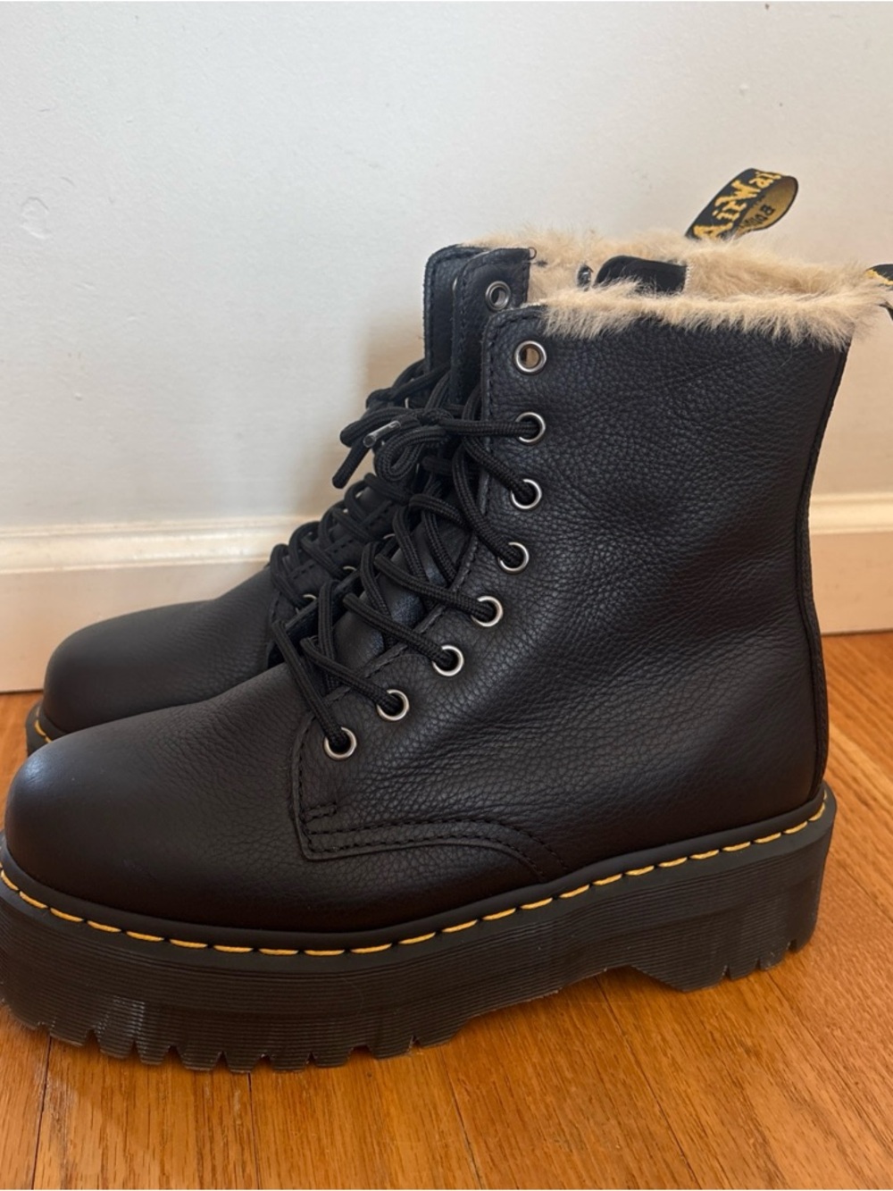 DR.MARTENS JADON BOOT LEATHER FAUX FUR LINED PLATFORMS Womens Size 8 M7 - Picture 2 of 9